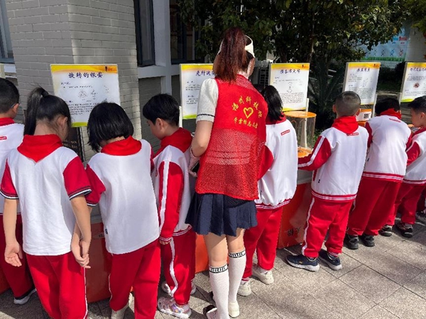 打开车门就是课堂！科普车带你“沉浸式”玩转科学——福州科技馆科普大篷车走进福州市新店中心小学
