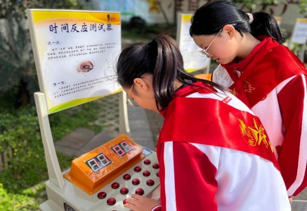 打开车门就是课堂！科普车带你“沉浸式”玩转科学——福州科技馆科普大篷车走进福州市新店中心小学