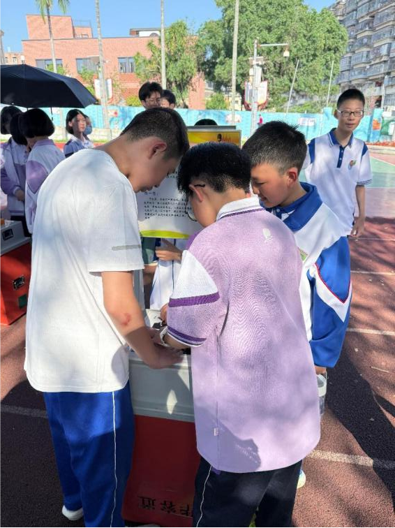 “创想未来 智慧青春”——福州科技馆科普大篷车走进福清华侨中学