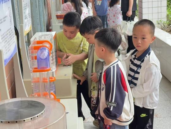 “探秘科学海洋，点亮岐小梦想”——连江县黄岐中心小学迎来奇妙科普之旅