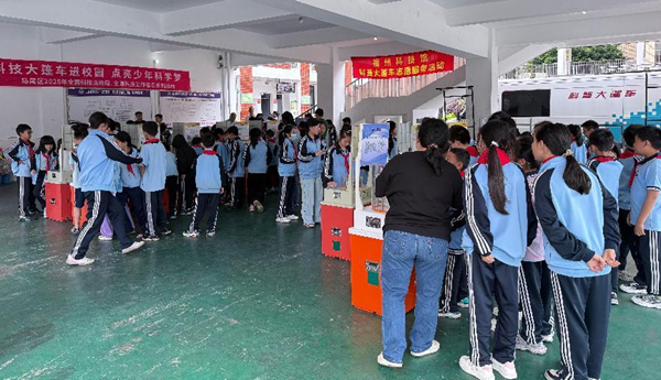 流动星光耀童心 科技筑梦新家园——福州科技馆科普大篷车驶入福州市快安学校