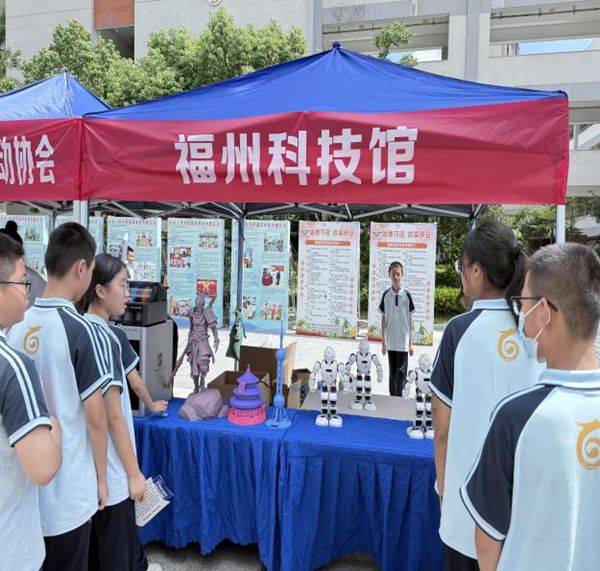 福州科技馆科普大篷车开进平潭师大附中——全国科普月主场活动启动，点燃校园科学热情