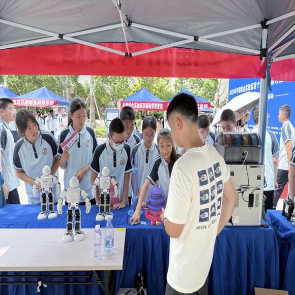 福州科技馆科普大篷车开进平潭师大附中——全国科普月主场活动启动，点燃校园科学热情