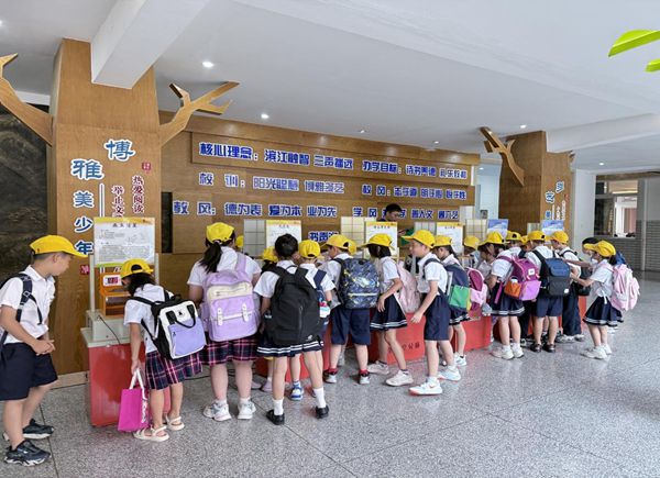 “趣”享科普秀，点亮科学梦——福清滨江小学开展科普月系列活动