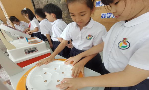 “趣”享科普秀，点亮科学梦——福清滨江小学开展科普月系列活动