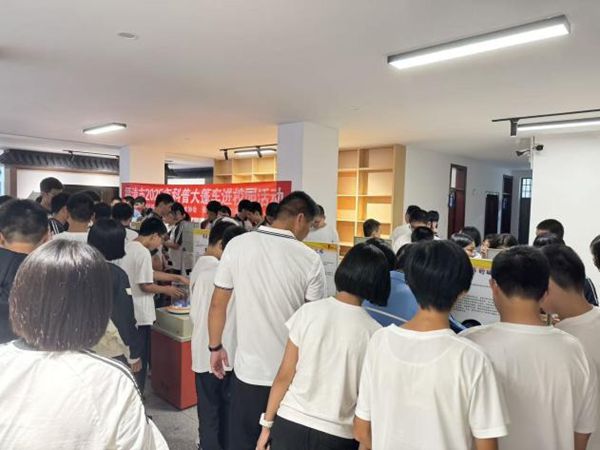 “车”载科学趣，滨江学子遇新知——福清滨江中学科普车活动