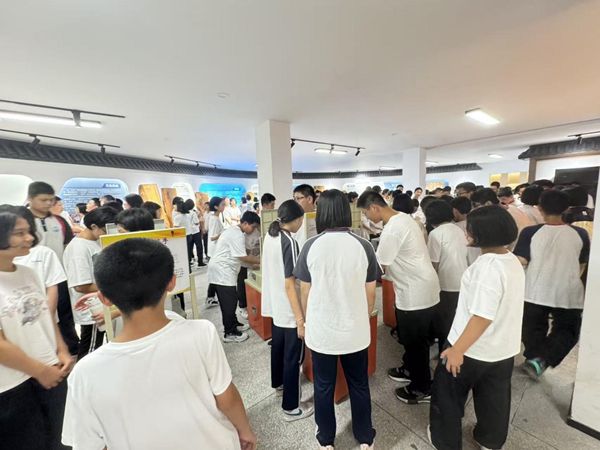 “车”载科学趣，滨江学子遇新知——福清滨江中学科普车活动