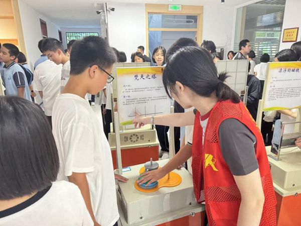 “车”载科学趣，滨江学子遇新知——福清滨江中学科普车活动