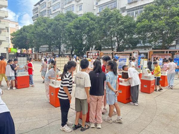 “智享长乐科普月，解锁科学新答案”——长乐区洞江小学迎来奇妙科普之旅