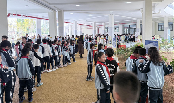 科技微光点亮少年新征程 ——福州科技馆助力鼓山新区学校第十届科技节活动