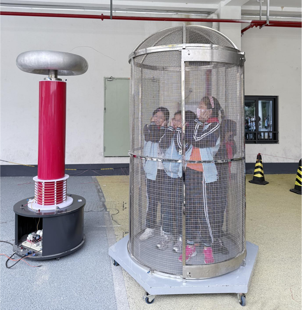 科技微光点亮少年新征程 ——福州科技馆助力鼓山新区学校第十届科技节活动