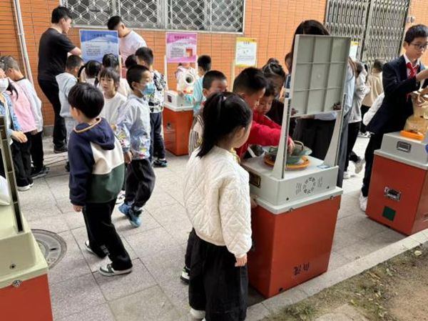 “追光科学家，驱动新征程”——福州市鼓山新区小学相约福州科技馆共赴趣味科学之约