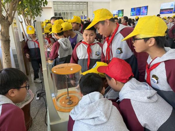 “科技伴成长，创新驱动梦”——连江县第二实验小学相约福州科技馆共寻科学佳境