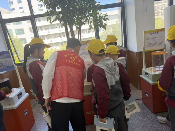 “科技伴成长，创新驱动梦”——连江县第二实验小学相约福州科技馆共寻科学佳境