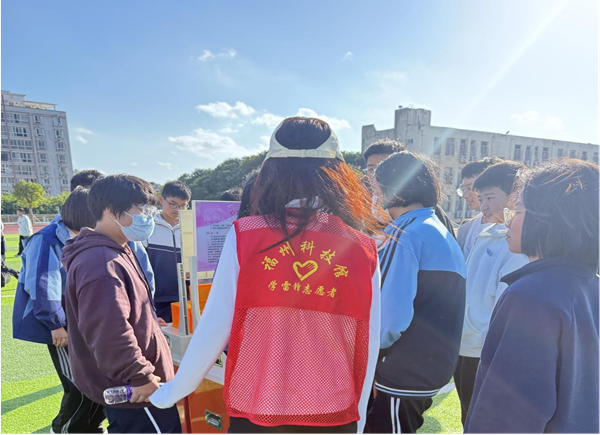 科普大篷车献礼三十华诞 科技之光点亮融城未来——福州科技馆科普进校园活动赋能融城中学30周年校庆