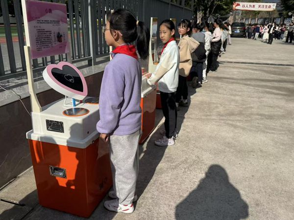 “嗨玩元旦，探趣科学” 马尾儒江小学迎来奇妙科普之旅