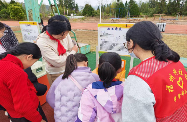 赴一场科技之约 种一个未来梦想 ——福州科技馆科普大篷车驶入闽侯大湖中学点亮科学梦  