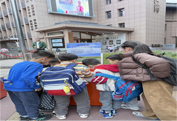 大篷车进校园 科普润童心——福州科技馆助力乌山小学科技节趣味启幕