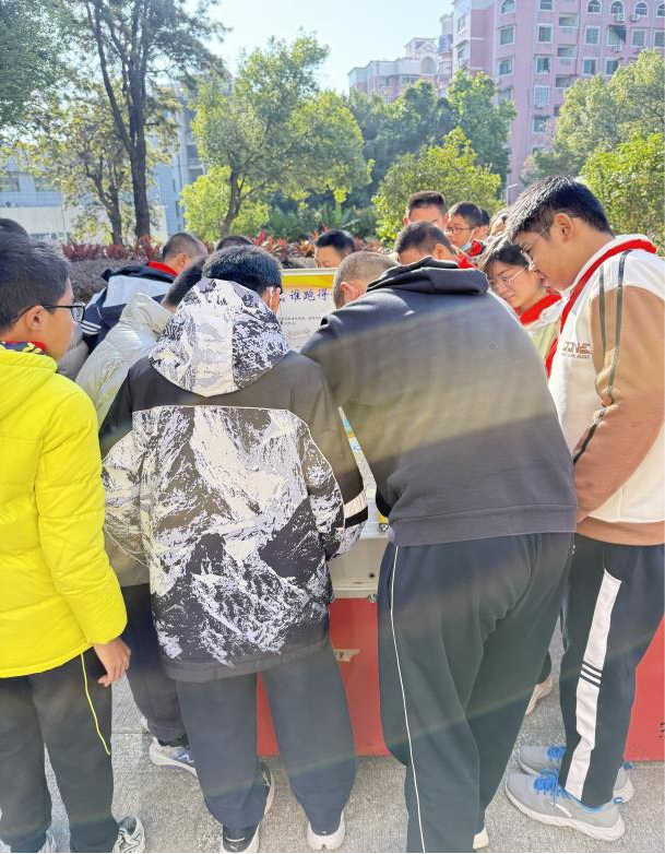 大篷车“驶”入铜盘中学 科技热潮点燃少年探索心——福州铜盘中学2025年科技节精彩启幕