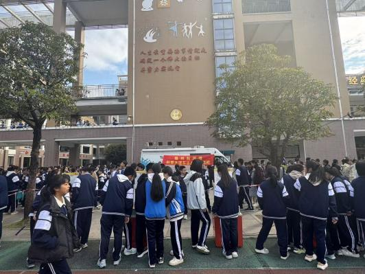 “科创筑梦，艺彩纷扬”——马尾区江滨中学相约福州科技馆共探趣味科学之约