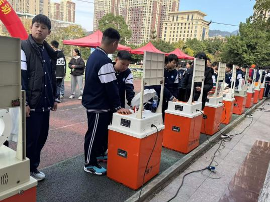 “科创筑梦，艺彩纷扬”——马尾区江滨中学相约福州科技馆共探趣味科学之约