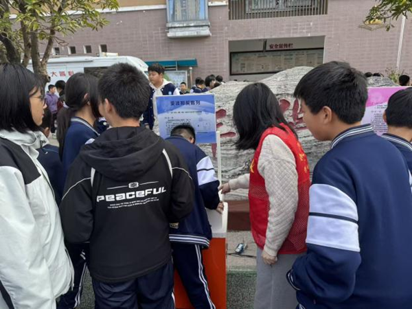 “科创筑梦，艺彩纷扬”——马尾区江滨中学相约福州科技馆共探趣味科学之约