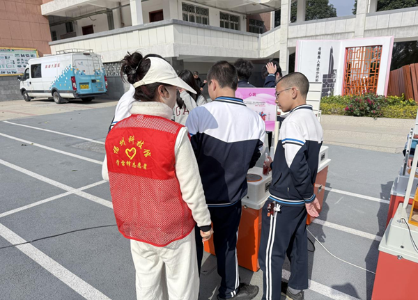 科艺节添“科”味！福州科技馆大篷车与二附中学子共赴科创之约