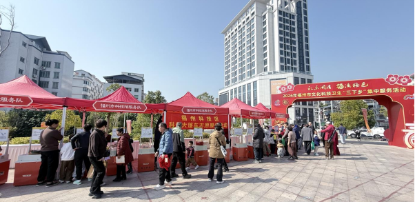 科技下乡暖民心 福州科技馆科普大篷车点亮2026年闽清“三下乡”活动