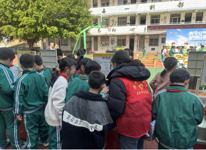 “科学驿站”进校园 气象奥秘“零距离” 福州科技馆科普大篷车助力2026世界气象日永泰主场活动