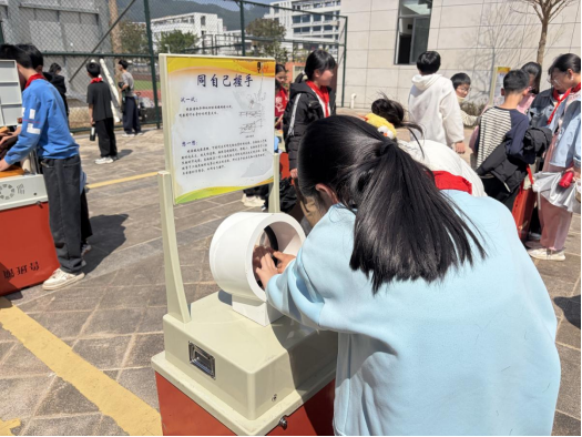 科学之光暖校园 逐梦之路启新程 科学之光暖校园 逐梦之路启新程