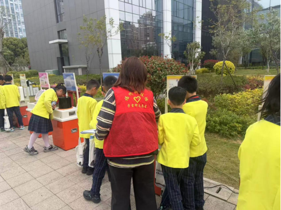 科普大篷车开进气象日，沉浸式互动“观测”未来——福州科技馆科普大篷车进福建省气象局