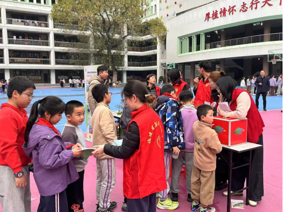 科普点亮光明未来——福州科技馆科普大篷车进福州实验小学