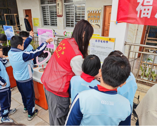 流动科普润校园 科学探索启新知  ——福州科技馆科普大篷车走进福清市东瀚大坵小学