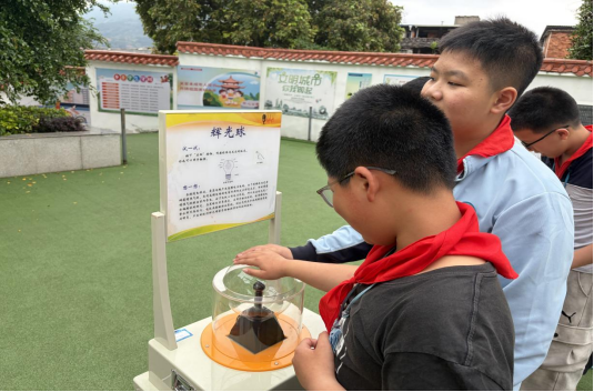 点亮乡村学子科学梦-福州科技馆科普大篷车走进闽侯小箬中心小学