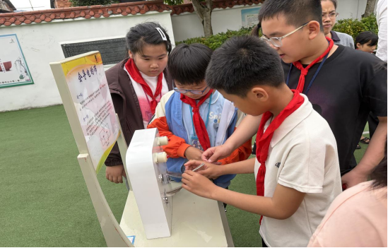 点亮乡村学子科学梦-福州科技馆科普大篷车走进闽侯小箬中心小学