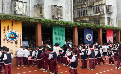 “策马探科学 逐梦创未来”福州科技馆 科普大篷车走进福清元洪师范附小