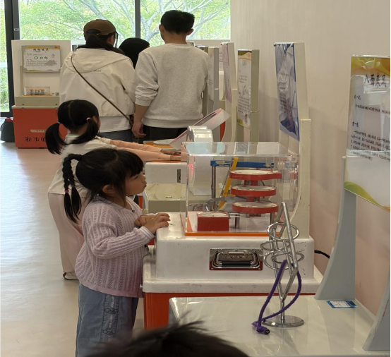 科技碰撞书香，点燃阅读激情