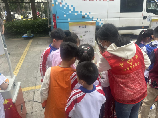 科普大篷车进校园 科技盛宴助成长 福州科技馆科普大篷车走进闽侯县实验小学