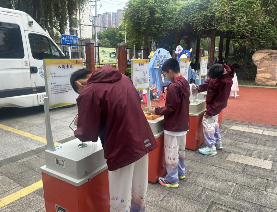 科普大篷车进校园 科技盛宴助成长 福州科技馆科普大篷车走进闽侯县实验小学