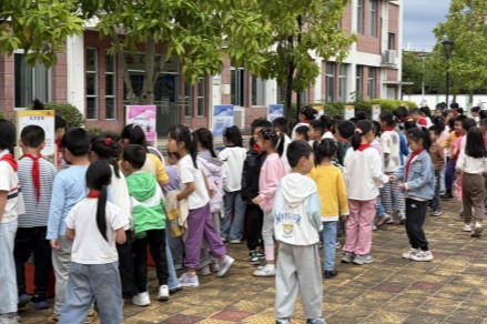 播撒科学火种 点亮学子梦想——福州科技馆科普大篷车走进闽侯竹岐高洲小学