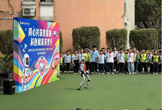 科技点亮梦想 创新筑梦未来——福州科技馆科普大篷车走进台江第二实验小学