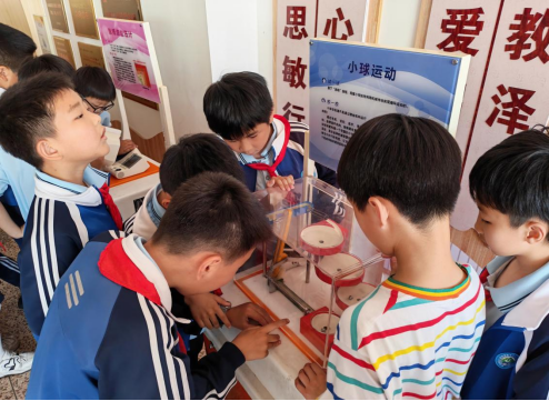“科普润校园 童心探科学”福州科技馆 科普大篷车走进福清市龙田中心小学