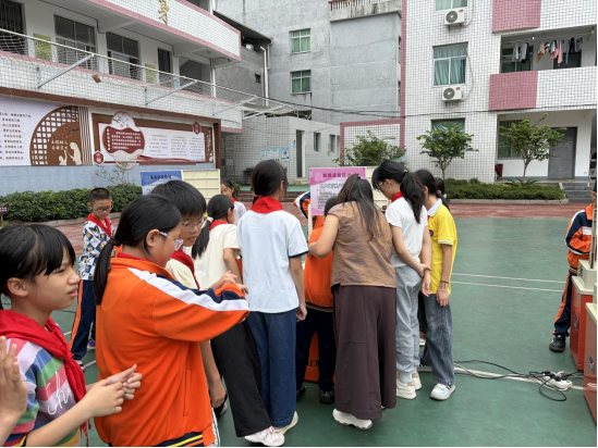 播撒科学种子 守护健康成长——科普大篷车驶入闽清县省璜镇中心小学