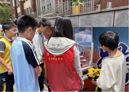 追风向新 智创未来——福州科技馆科普大篷车助力连江一中贵安分校首届科技节