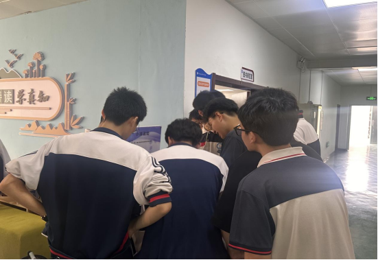 零距离触摸科学 榫卯间激发匠心 科普大篷车走进闽清职业中专学校