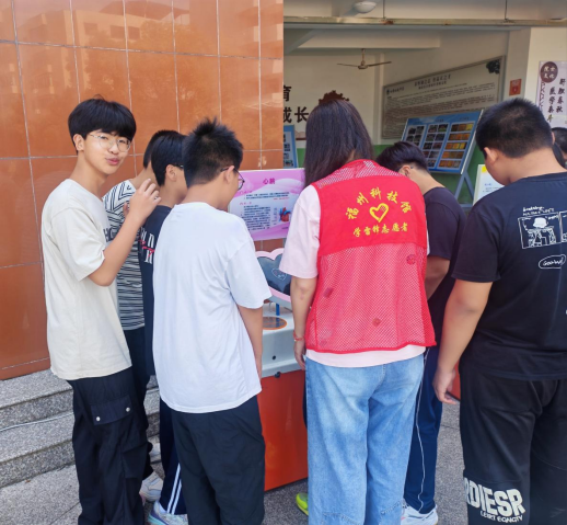 以实践探真知 让科学浸润中学课堂 ——福州科技馆科普大篷车驶入闽清县白樟初级中学