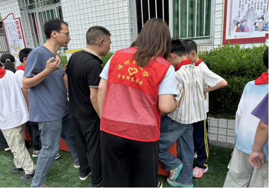指尖触碰辉光，科技点亮乡村——福州科技馆科普大篷驶入闽清县下祝乡中心小学