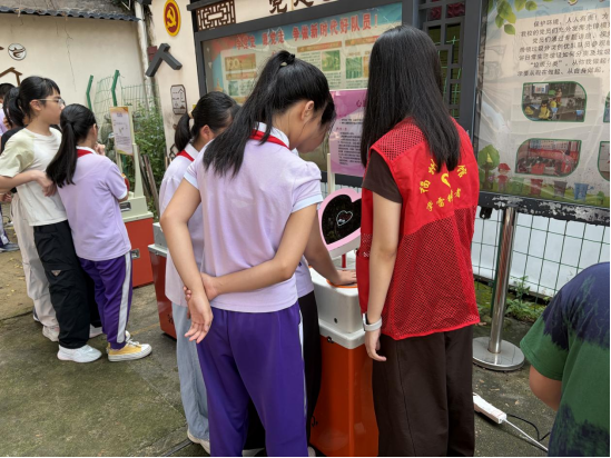点燃科技之光，智启少年梦想——福州科技馆科普大篷车驶入仓山区第二中心小学