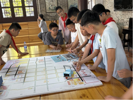 点燃科技之光，智启少年梦想——福州科技馆科普大篷车驶入仓山区第二中心小学