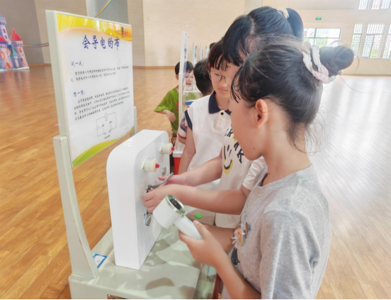 拾趣科学万象 涵养少年新知 ——福州科技馆科普大篷车驶入连江县江南中心小学